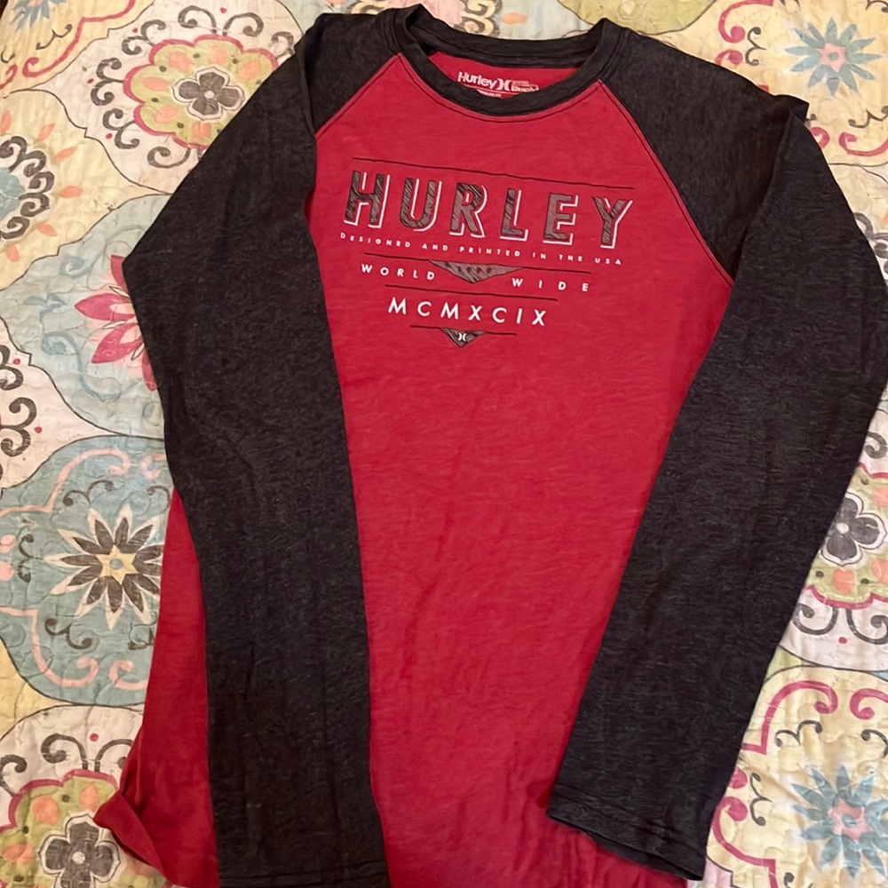 Men’s Hurley long sleeve tshirt. Size Small. Designed exclusively for Buckle.